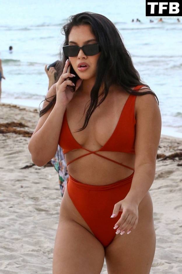 Aliana Mawla Sexy 1