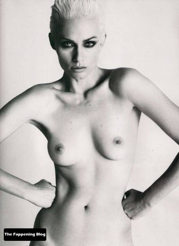Amber Valletta Nude Sexy 13