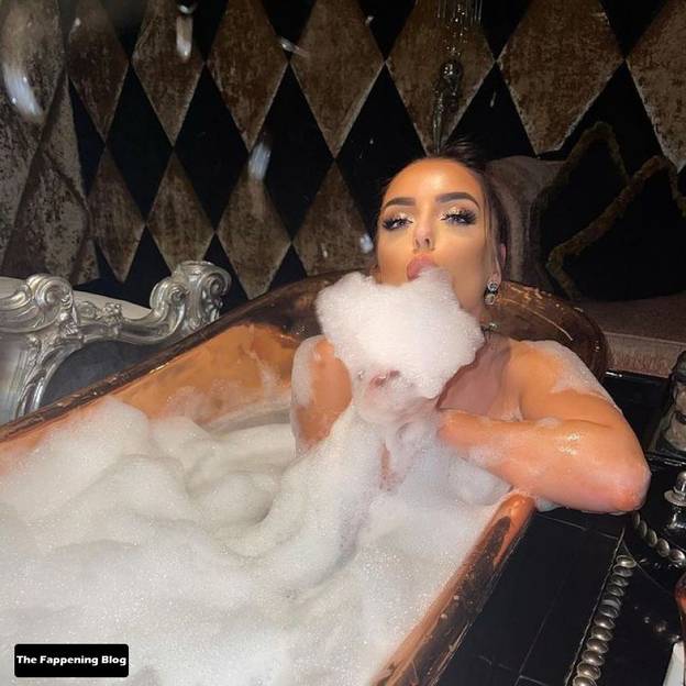 Amy Day Sexy Topless 1