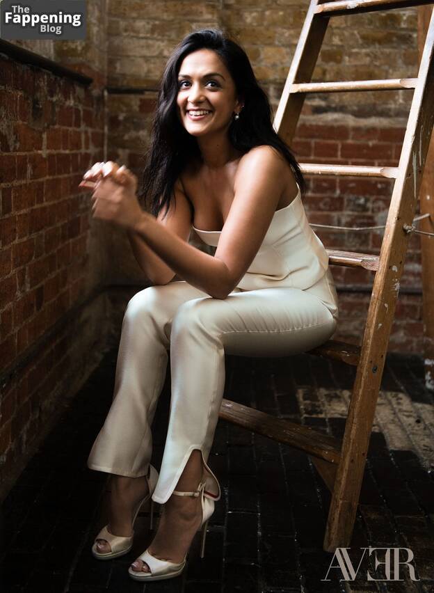 Amy-Leigh Hickman Sexy 1