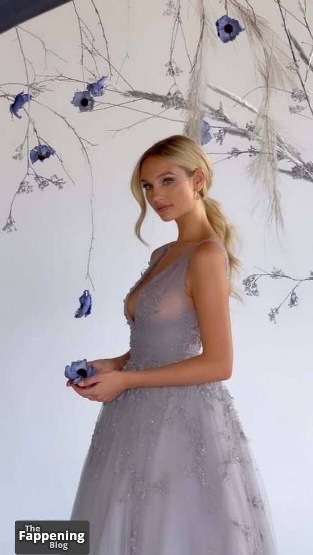 Amy Manford Sexy 1