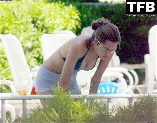 Angelina Jolie Nude Sexy 13