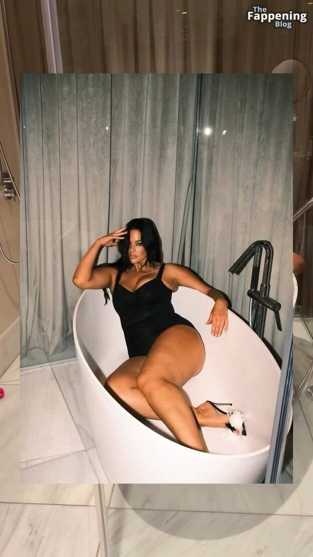 Ashley Graham Sexy 1