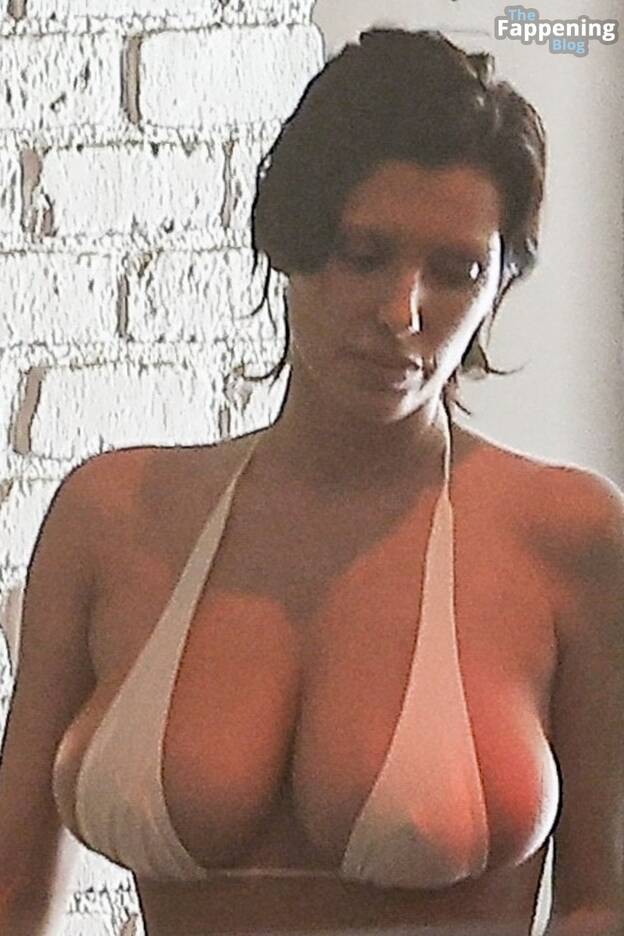 Bianca Censori Sexy Boobs 1