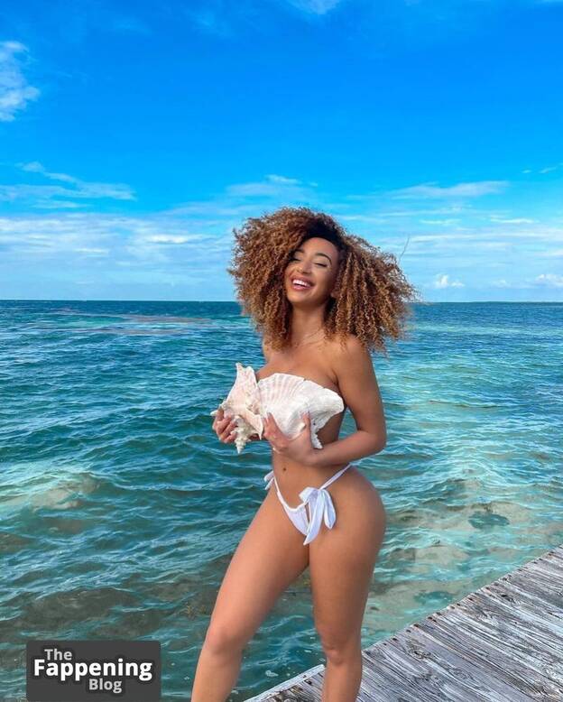 Caro Viee Naked Sexy 1