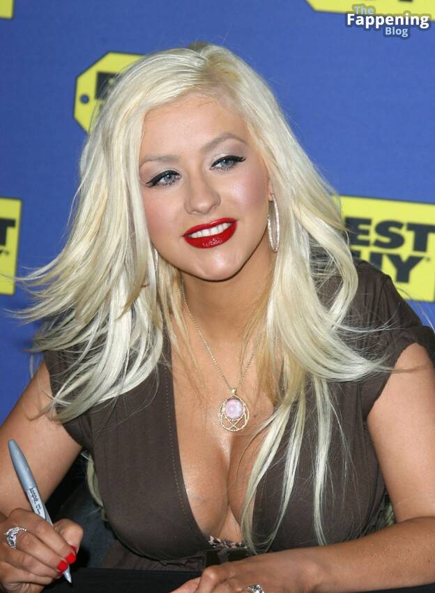 Christina Aguilera Nude Sexy 1