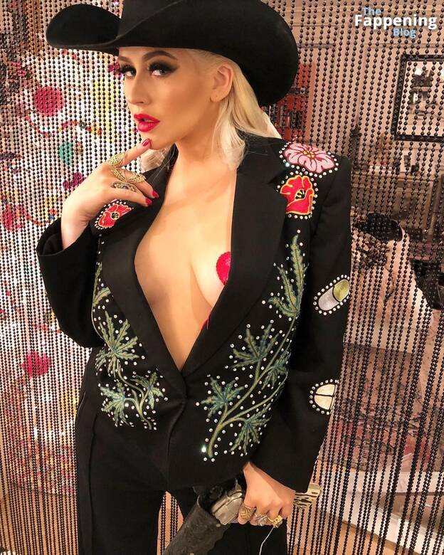 Christina Aguilera Sexy Tits 1