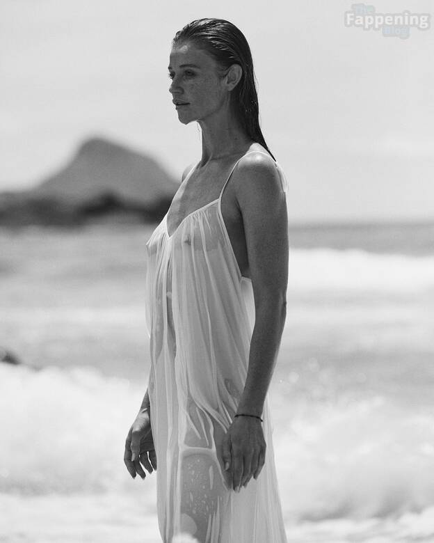 Cintia Dicker Naked on Beach Tits 1