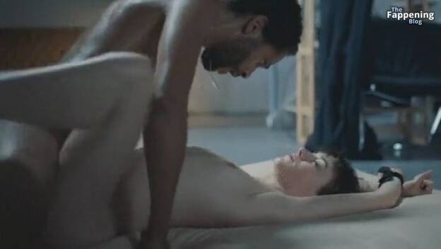 Daisy Edgar-Jones Naked Sexy 1