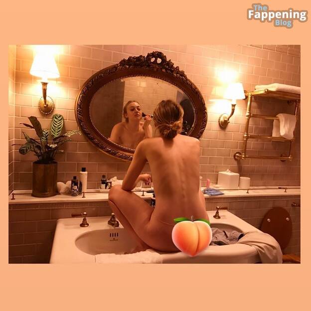 Dakota Fanning Nude 1