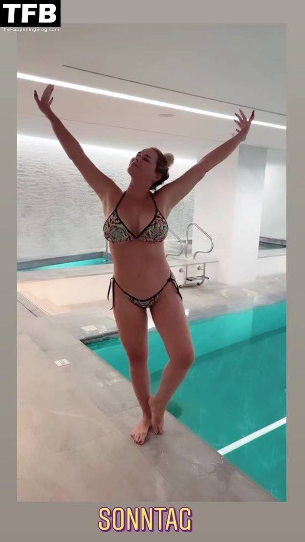 Daniela Katzenberger Sexy Topless 8