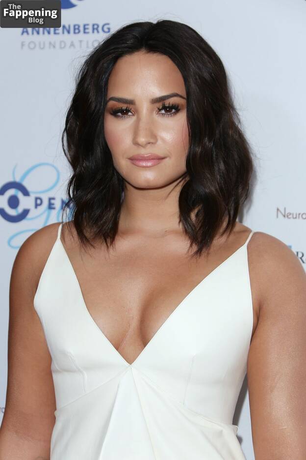 Demi Lovato Nude Sexy 1