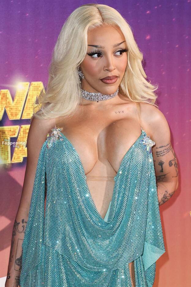 Doja Cat Sexy Tits 1