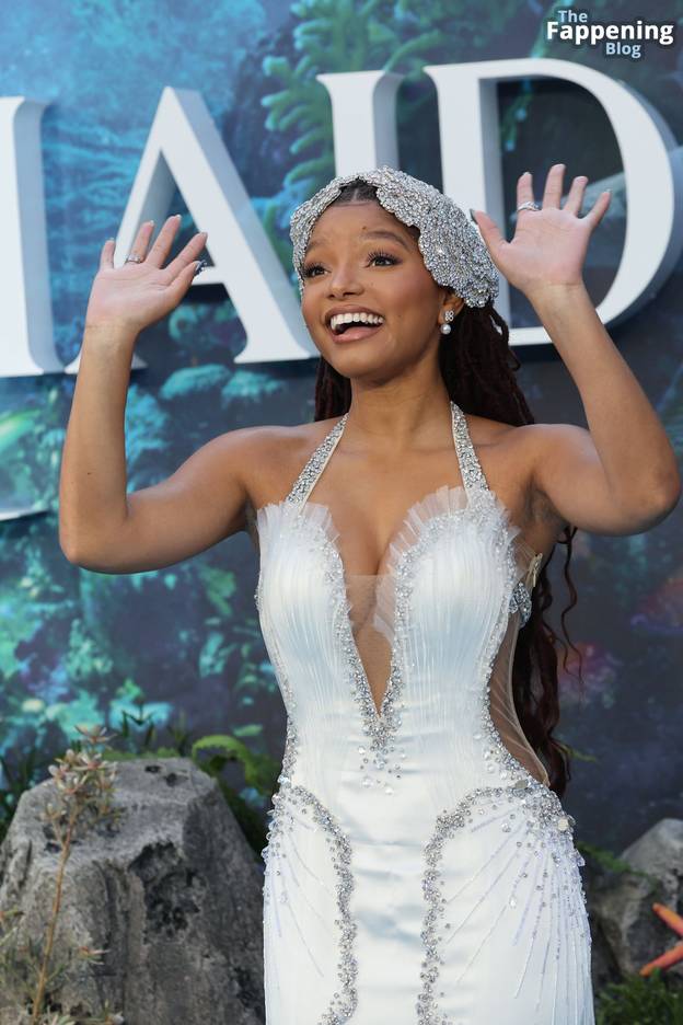 Halle Bailey Sexy 5