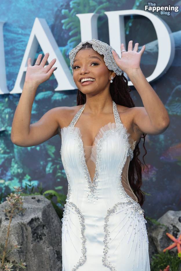 Halle Bailey Sexy 8