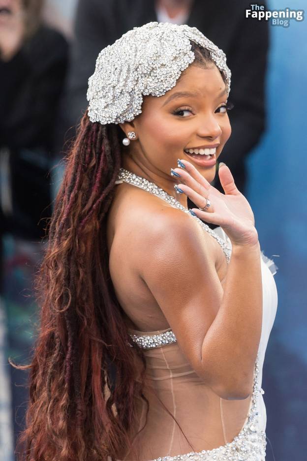 Halle Bailey Sexy 23