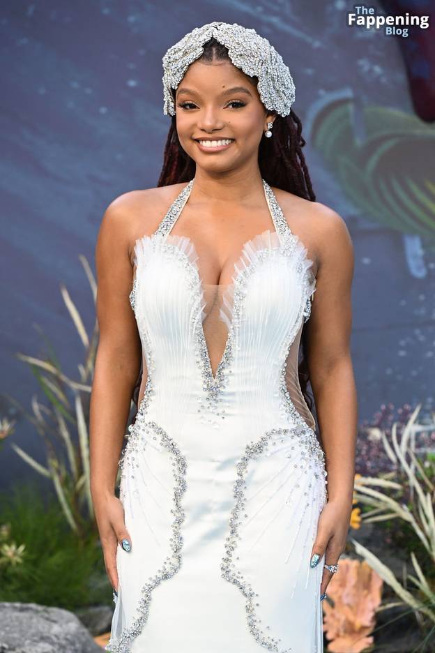 Halle Bailey Sexy 35