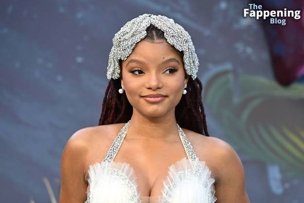 Halle Bailey Sexy 39