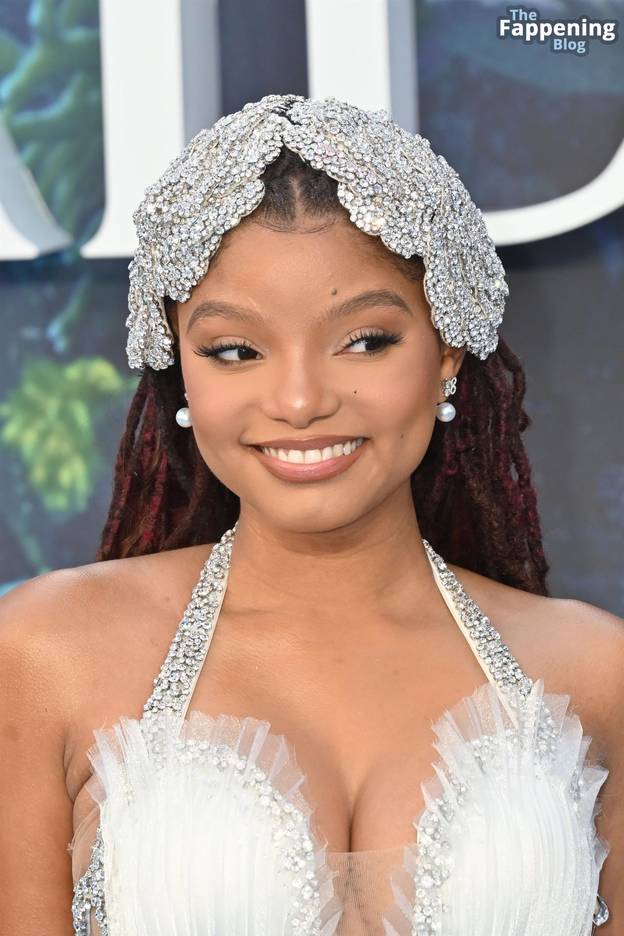 Halle Bailey Sexy 92