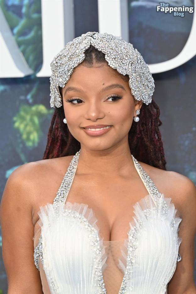 Halle Bailey Sexy 93