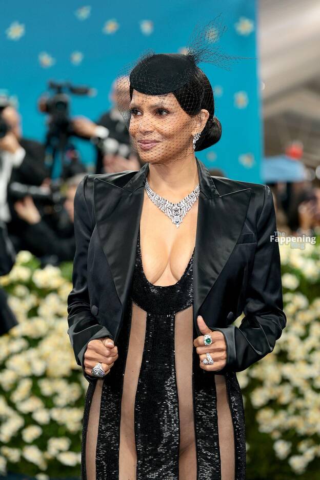 Halle Berry Sexy 1