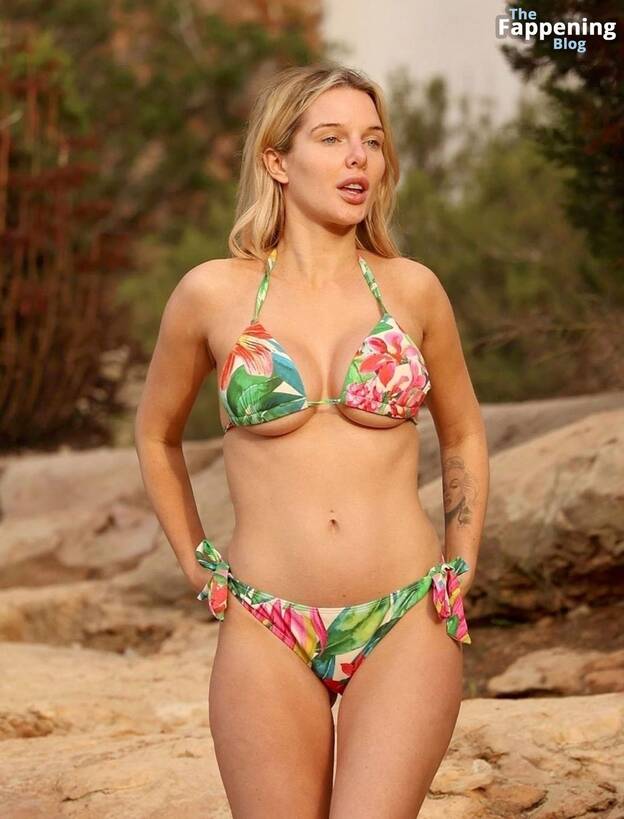 Helen Flanagan Sexy Bikini Boobs 1
