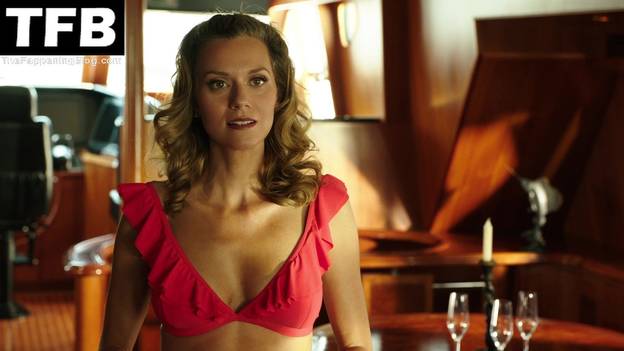 Hilarie Burton Sexy 1