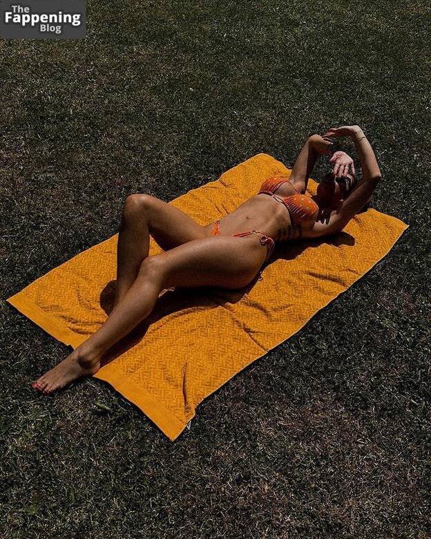 Isabel Kraus Sexy Topless 1