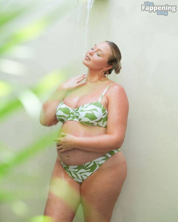 Iskra Lawrence Sexy 1