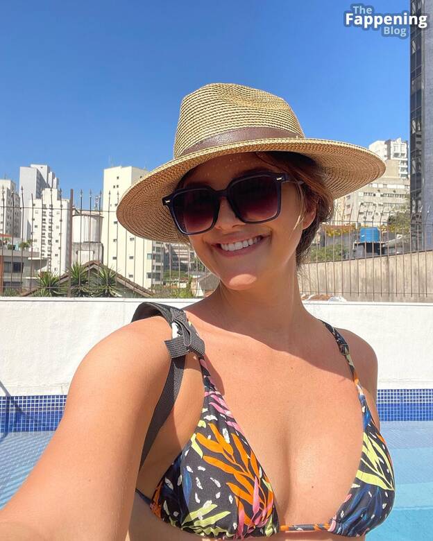 juliana paiva Sexy 1