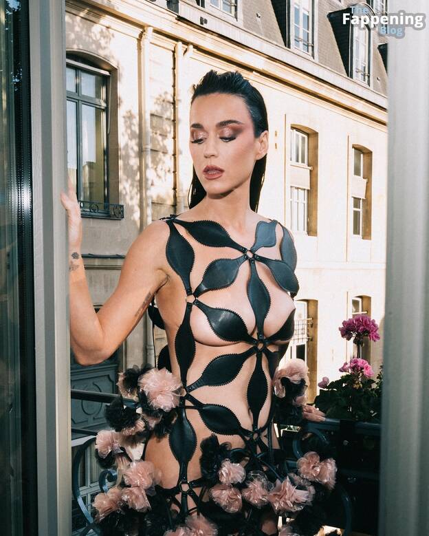 Katy Perry Sexy Tits 1
