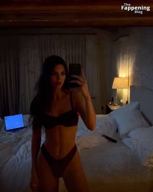 Kendall Jenner Sexy Topless 6