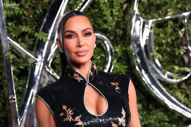 Kim Kardashian Cleavage 1