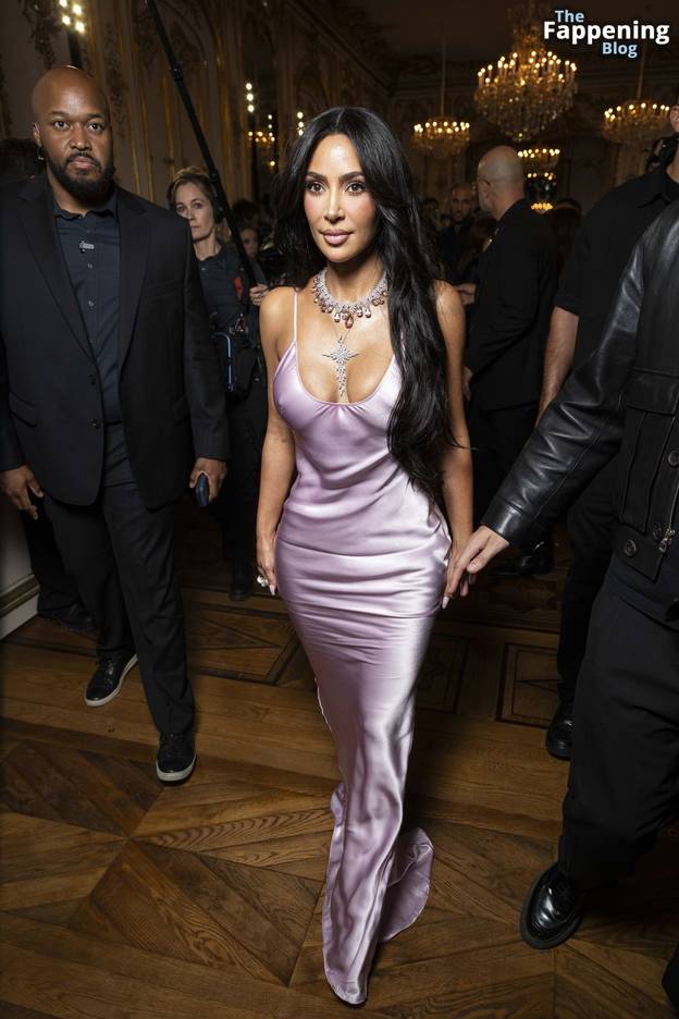 Kim Kardashian Sexy Tits 23