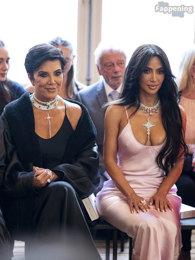 Kim Kardashian Sexy Tits 35