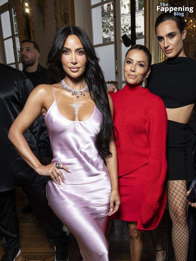 Kim Kardashian Sexy Tits 37