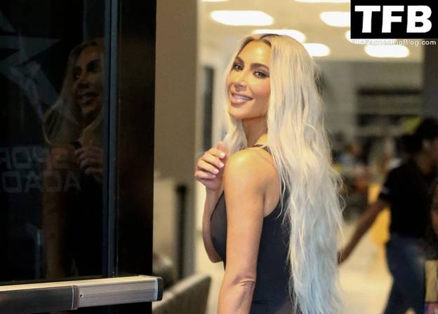 Kim Kardashian Pokies Butt 77
