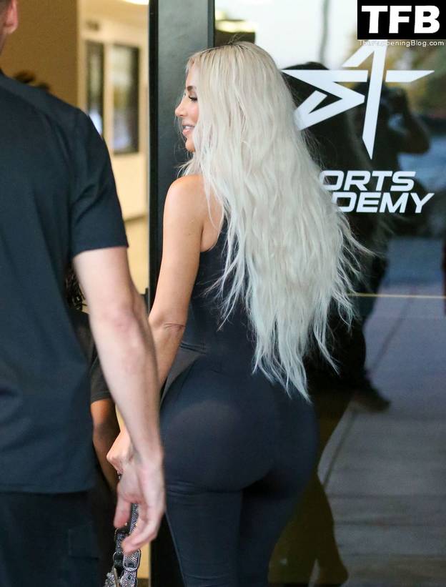 Kim Kardashian Pokies Butt 93