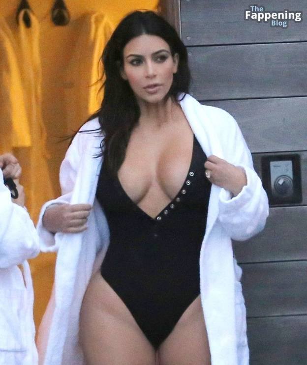 Kim Kardashian Nude Sexy 129