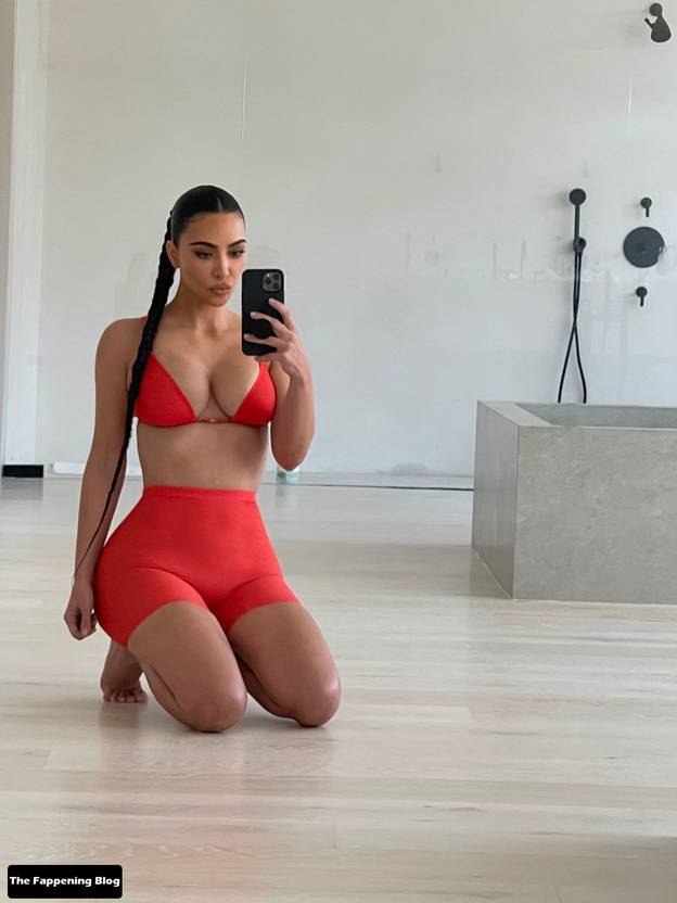 Kim Kardashian Nude Sexy 8