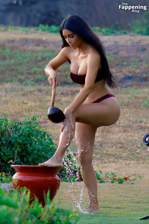 Kim Kardashian Nude Sexy 23