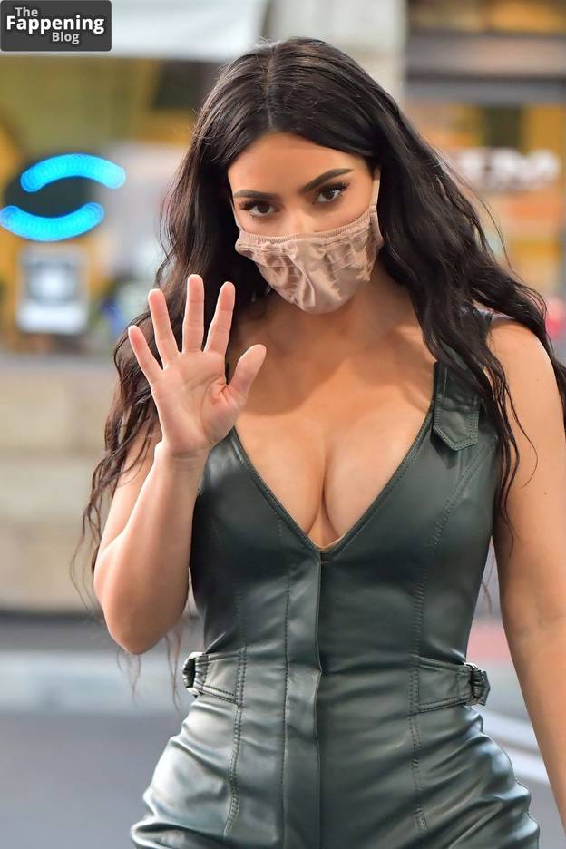 Kim Kardashian Nude Sexy 25