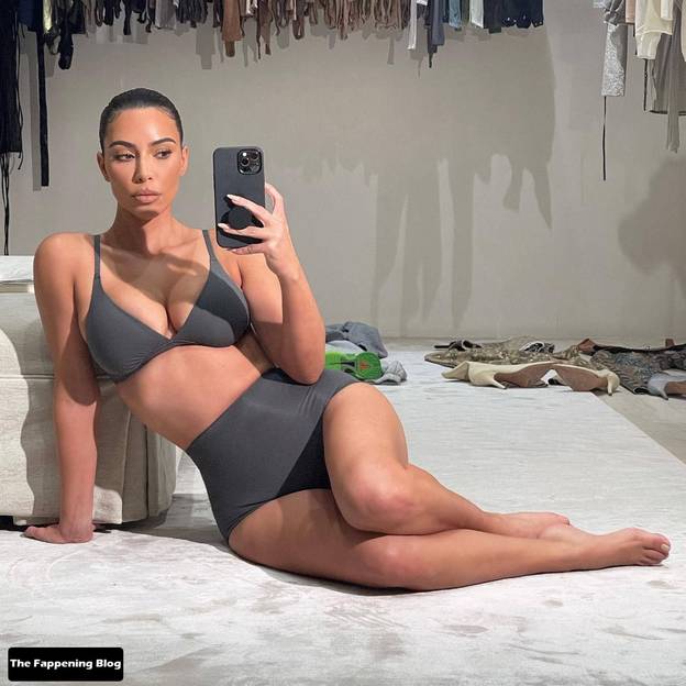 Kim Kardashian Nude Sexy 29