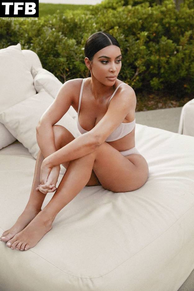 Kim Kardashian Nude Sexy 4