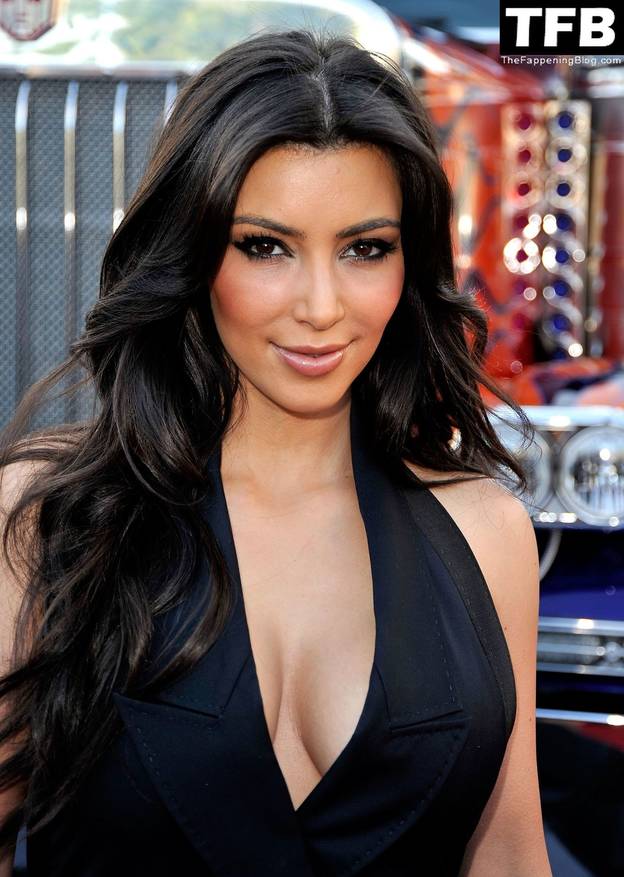 Kim Kardashian Nude Sexy 15