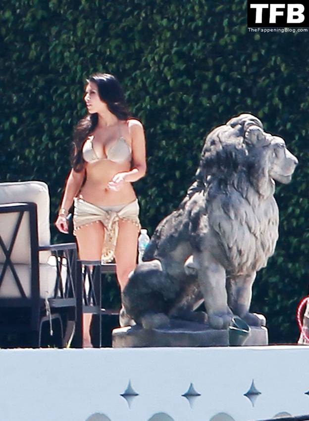 Kim Kardashian Nude Sexy 32