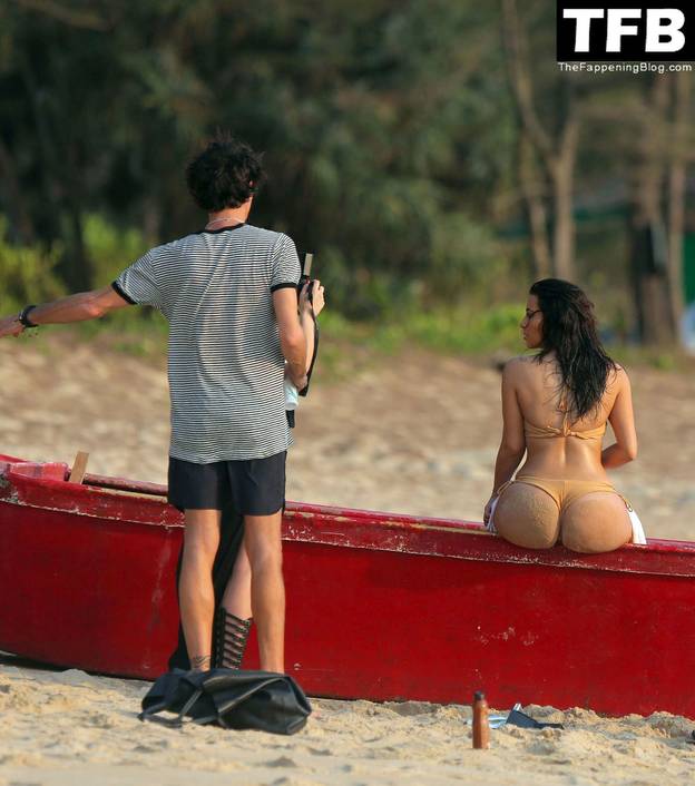 Kim Kardashian Nude Sexy 47