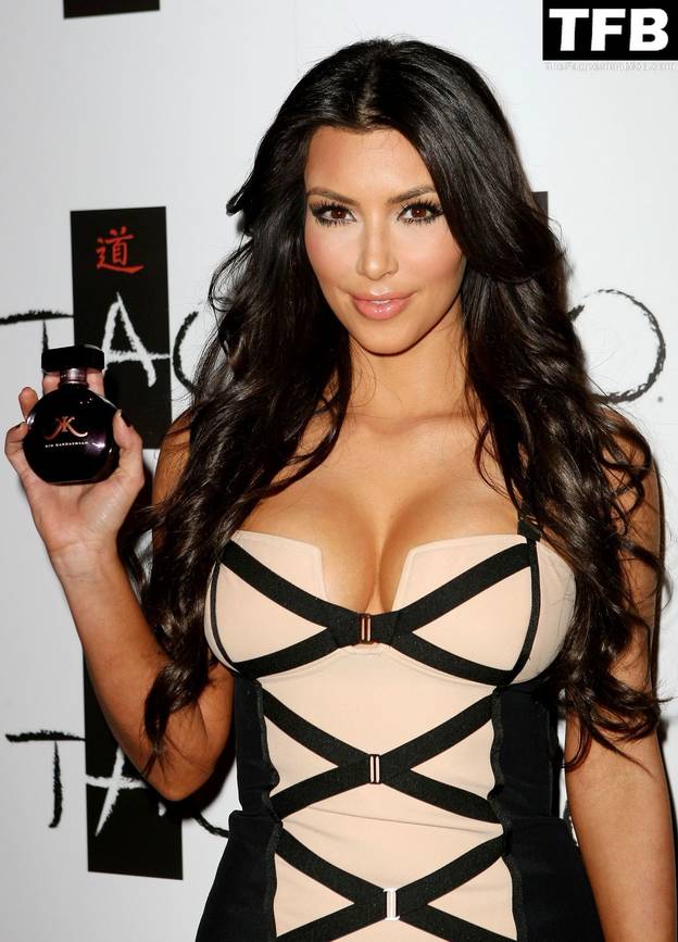 Kim Kardashian Nude Sexy 70