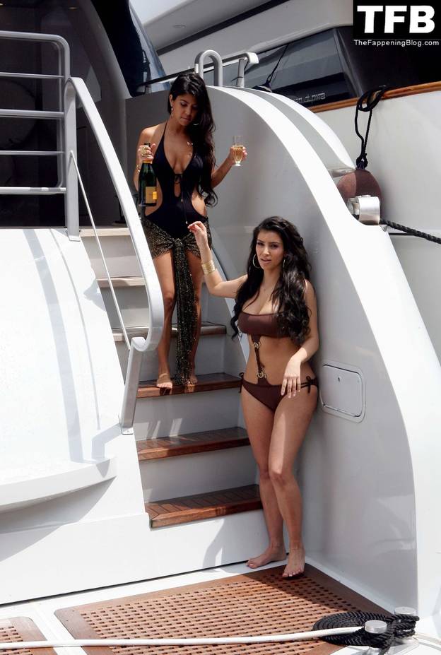 Kim Kardashian Nude Sexy 103
