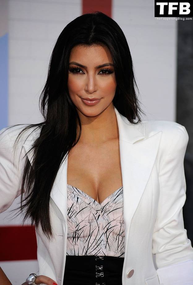 Kim Kardashian Nude Sexy 112